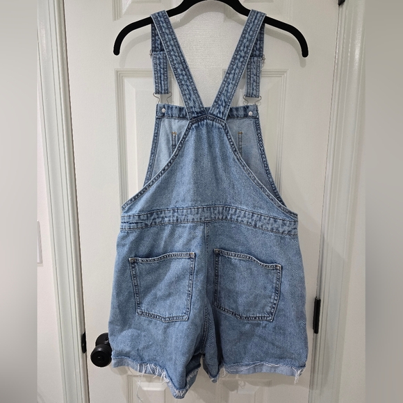 Universal Thread Overall Shorts - Picture 3 of 4